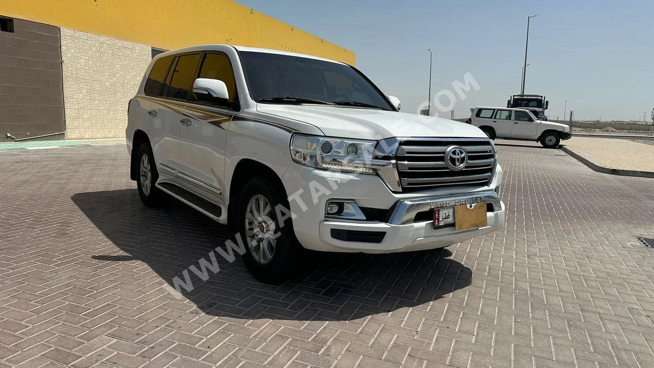 Toyota  Land Cruiser  GXR  2018  Automatic  135,000 Km  8 Cylinder  Four Wheel Drive (4WD)  SUV  White