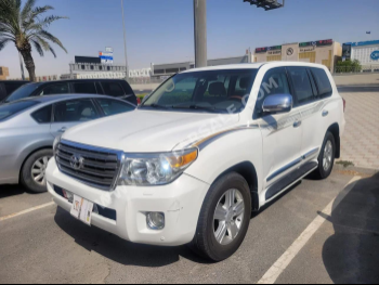 Toyota  Land Cruiser  VXR  2014  Automatic  235,000 Km  8 Cylinder  Four Wheel Drive (4WD)  SUV  White