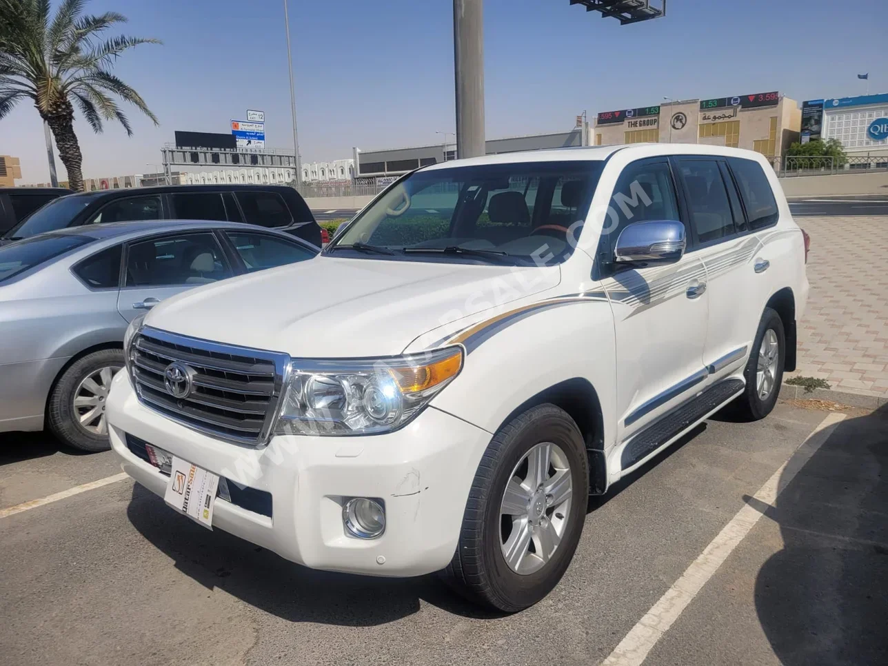 Toyota  Land Cruiser  VXR  2014  Automatic  235,000 Km  8 Cylinder  Four Wheel Drive (4WD)  SUV  White