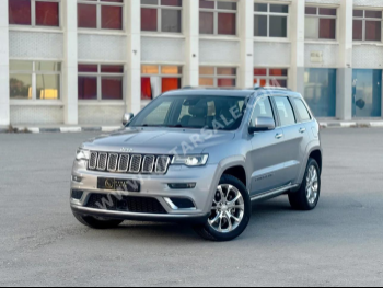 Jeep  Grand Cherokee  Summit  2019  Automatic  68,000 Km  6 Cylinder  Four Wheel Drive (4WD)  SUV  Silver