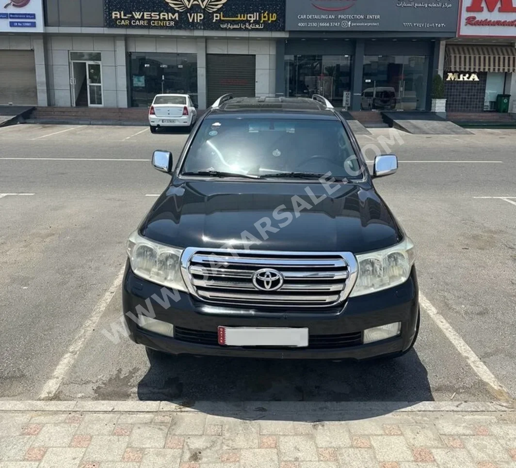 Toyota  Land Cruiser  GXR  2011  Automatic  297,000 Km  8 Cylinder  Four Wheel Drive (4WD)  SUV  Black