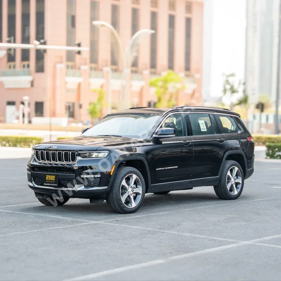 Jeep  Grand Cherokee  Limited  2023  Automatic  0 Km  8 Cylinder  Four Wheel Drive (4WD)  SUV  Black  With Warranty
