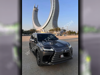 لكزس  ال اكس  600 لكجري  2023  اوتوماتيك  24,500 كم  6 سلندر  دفع رباعي  اس يو في  رمادي  تحت الضمان
