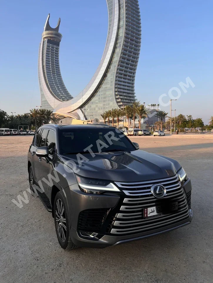 لكزس  ال اكس  600 لكجري  2023  اوتوماتيك  24,500 كم  6 سلندر  دفع رباعي  اس يو في  رمادي  تحت الضمان