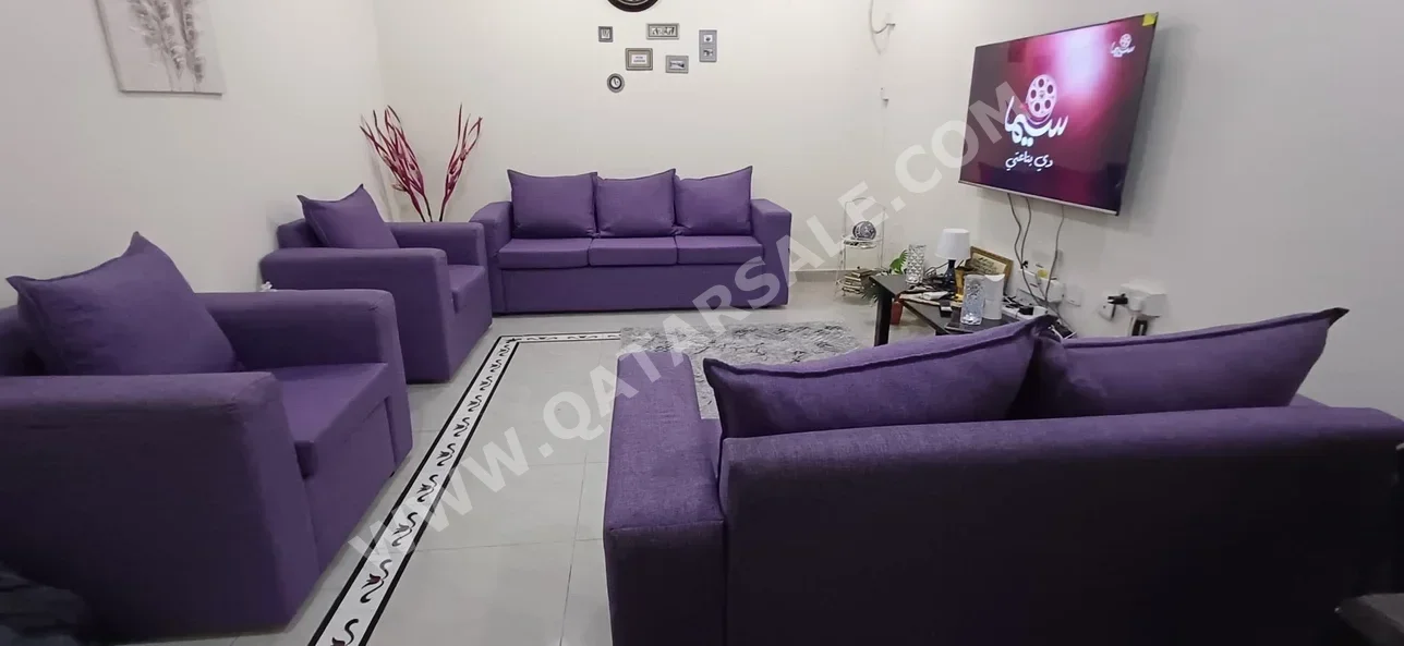 الأرائك والكنب والكراسي كنبة بثلاث مثاعد و 4 كراسي بذراعين  - بنفسجي
