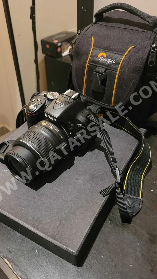 Digital Cameras Nikon  D5300  - 24 MP  - HD 720p