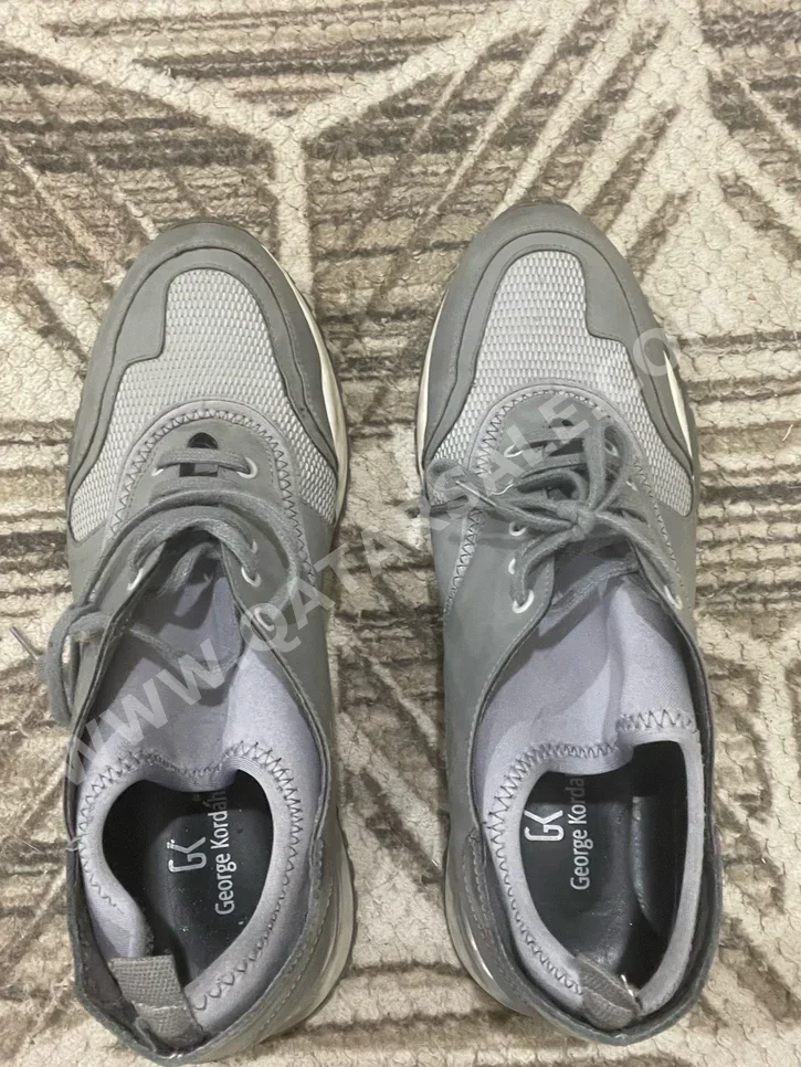 Shoes Grey Size 43  Men