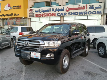 Toyota  Land Cruiser  VXR  2018  Automatic  252,000 Km  8 Cylinder  Four Wheel Drive (4WD)  SUV  Black