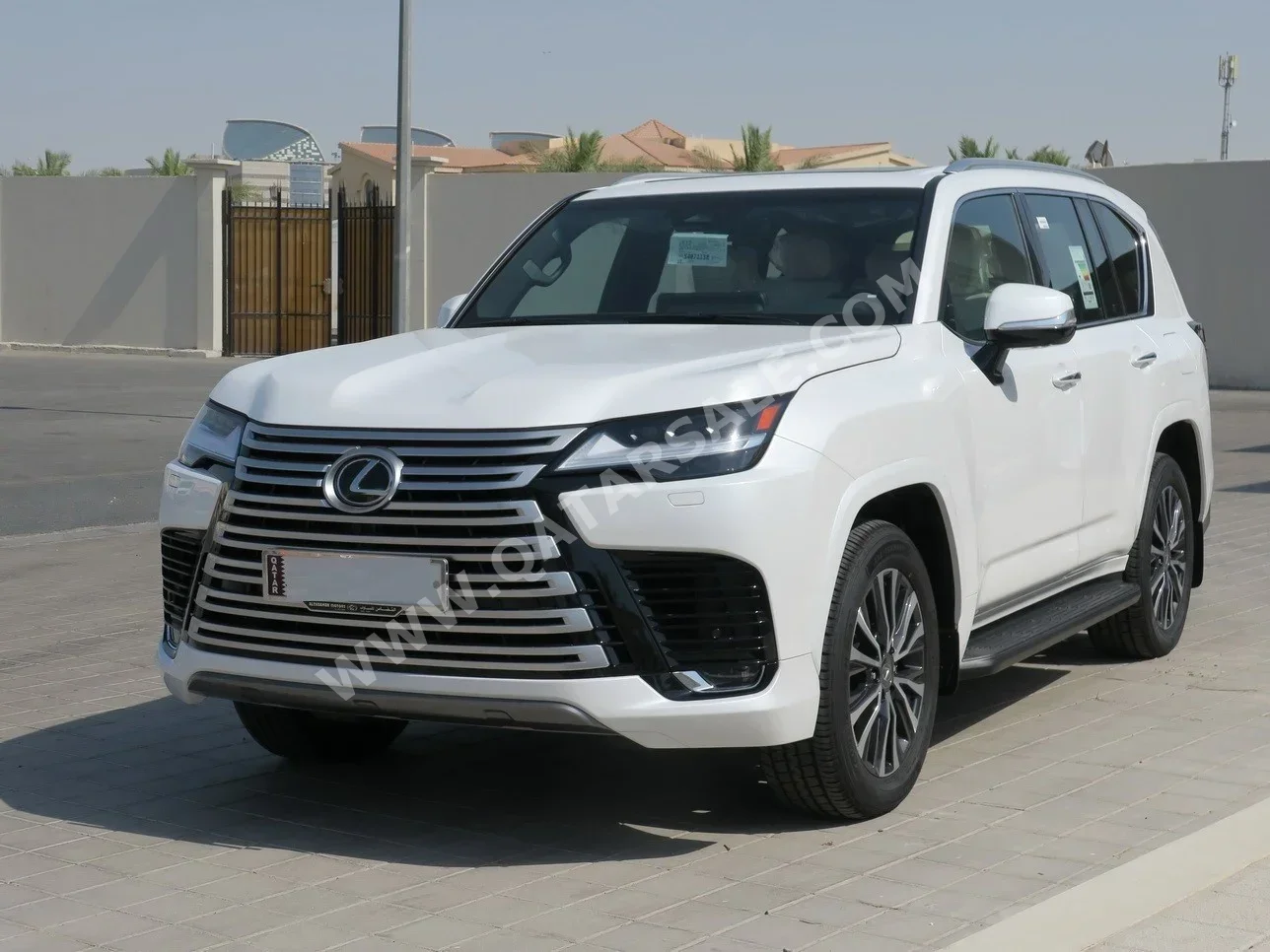 Lexus  LX  600 Luxury  2025  Automatic  800 Km  6 Cylinder  Four Wheel Drive (4WD)  SUV  White  With Warranty