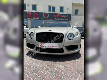 بنتلي  كونتيننتل  جي تي  2015  اوتوماتيك  169,000 كم  12 سلندر  دفع كلي مستمر  كوبيه \ سبورت  ذهبي