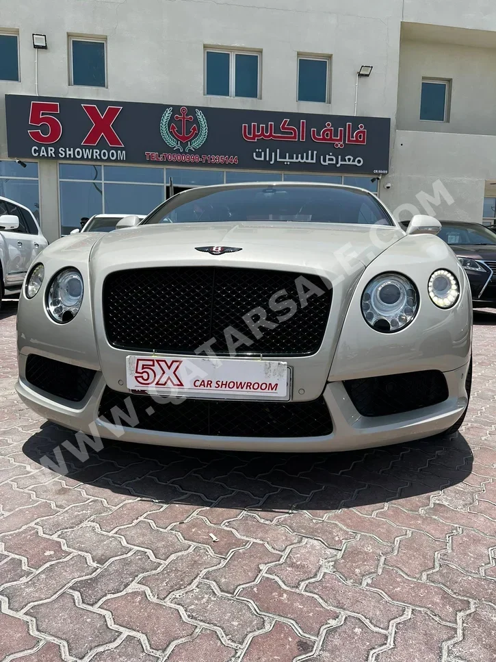 بنتلي  كونتيننتل  جي تي  2015  اوتوماتيك  169,000 كم  12 سلندر  دفع كلي مستمر  كوبيه \ سبورت  ذهبي