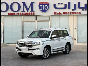 Toyota  Land Cruiser  VXS  2018  Automatic  237,000 Km  8 Cylinder  Four Wheel Drive (4WD)  SUV  White