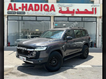 تويوتا  لاند كروزر  جي ار سبورت توين تيربو  2022  اوتوماتيك  160,000 كم  6 سلندر  دفع رباعي  اس يو في  رمادي