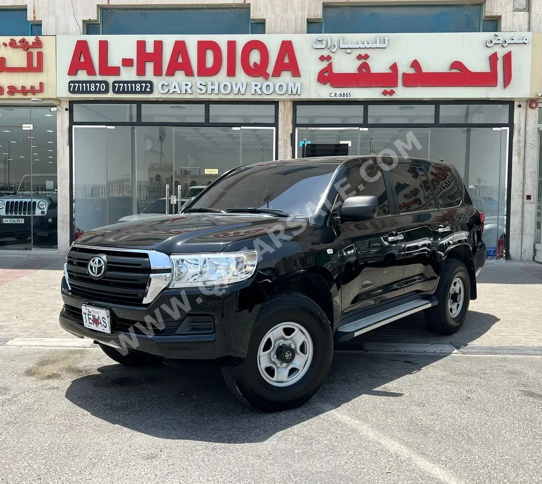 Toyota  Land Cruiser  G  2011  Automatic  485,000 Km  6 Cylinder  Four Wheel Drive (4WD)  SUV  Black