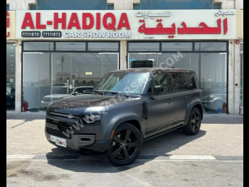 لاند روفر  ديفيندر  110  2023  اوتوماتيك  21,000 كم  8 سلندر  دفع رباعي  اس يو في  رمادي  تحت الضمان