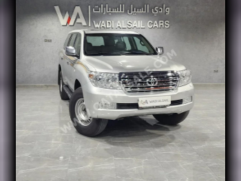 Toyota  Land Cruiser  VXR  2008  Automatic  228,000 Km  8 Cylinder  Four Wheel Drive (4WD)  SUV  Silver
