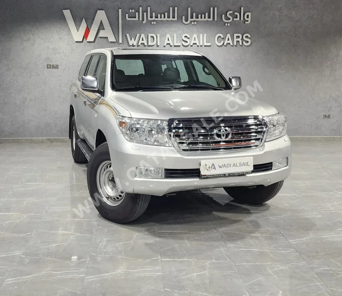 تويوتا  لاند كروزر  في اكس ار  2010  اوتوماتيك  228,000 كم  8 سلندر  دفع رباعي  اس يو في  فضي