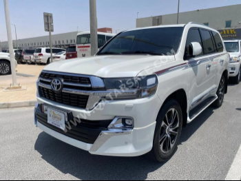 Toyota  Land Cruiser  GXR- Grand Touring  2021  Automatic  56,000 Km  6 Cylinder  Four Wheel Drive (4WD)  SUV  White