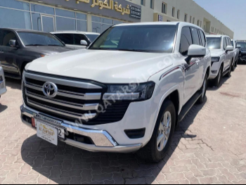 Toyota  Land Cruiser  GXR  2022  Automatic  61,000 Km  6 Cylinder  Four Wheel Drive (4WD)  SUV  White  With Warranty