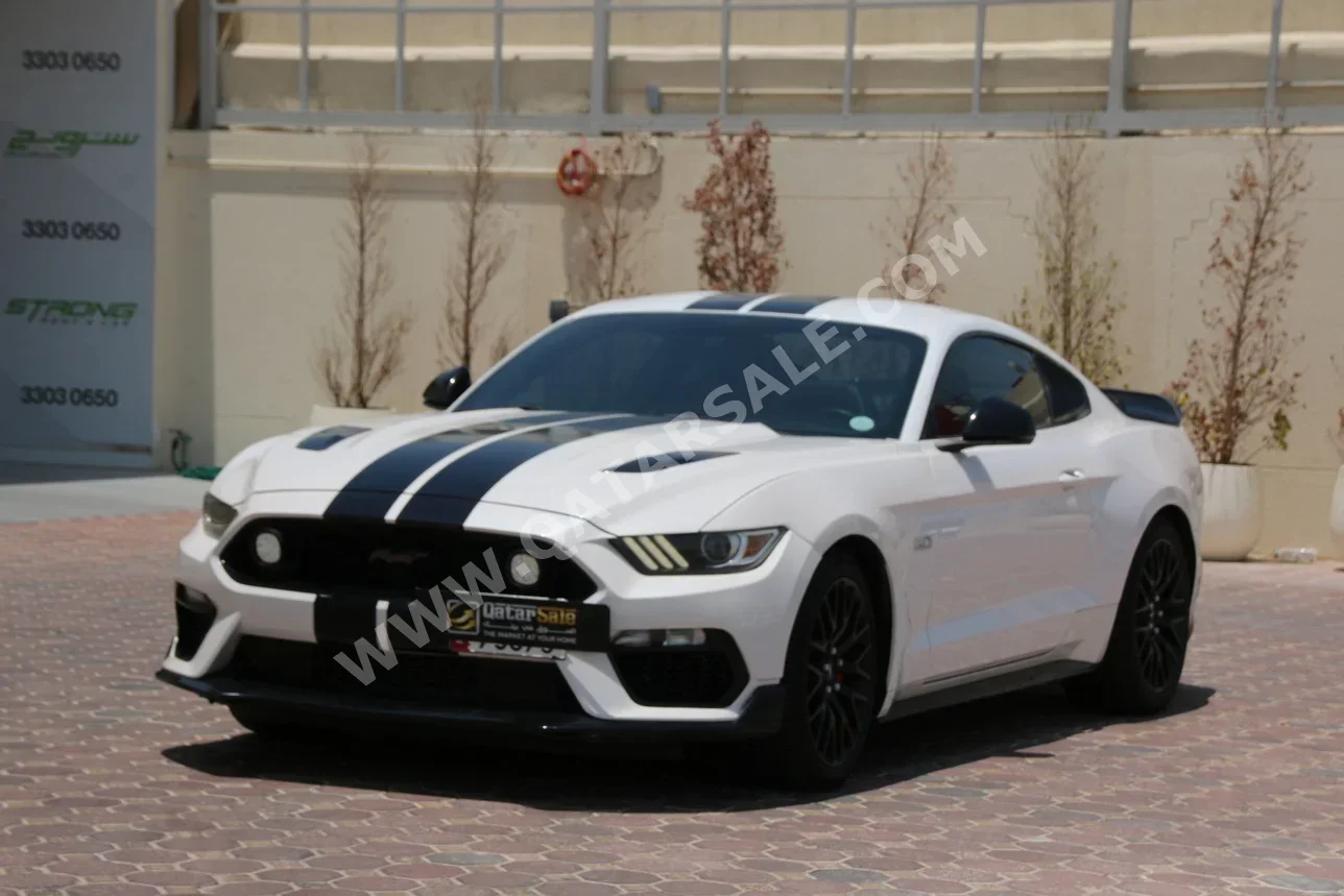 Ford  Mustang  GT  2017  Automatic  114,000 Km  8 Cylinder  Rear Wheel Drive (RWD)  Coupe / Sport  Pearl
