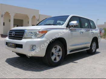 Toyota  Land Cruiser  GXR  2014  Automatic  159,000 Km  8 Cylinder  Four Wheel Drive (4WD)  SUV  White