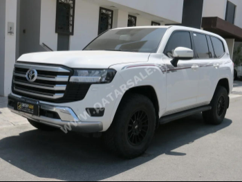 Toyota  Land Cruiser  GXR  2022  Automatic  114,000 Km  6 Cylinder  Four Wheel Drive (4WD)  SUV  White