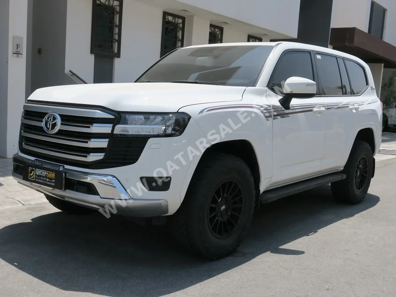 Toyota  Land Cruiser  GXR  2022  Automatic  114,000 Km  6 Cylinder  Four Wheel Drive (4WD)  SUV  White