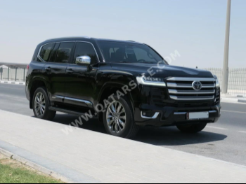 Toyota  Land Cruiser  VXR Twin Turbo  2023  Automatic  10,000 Km  6 Cylinder  Four Wheel Drive (4WD)  SUV  Black  With Warranty