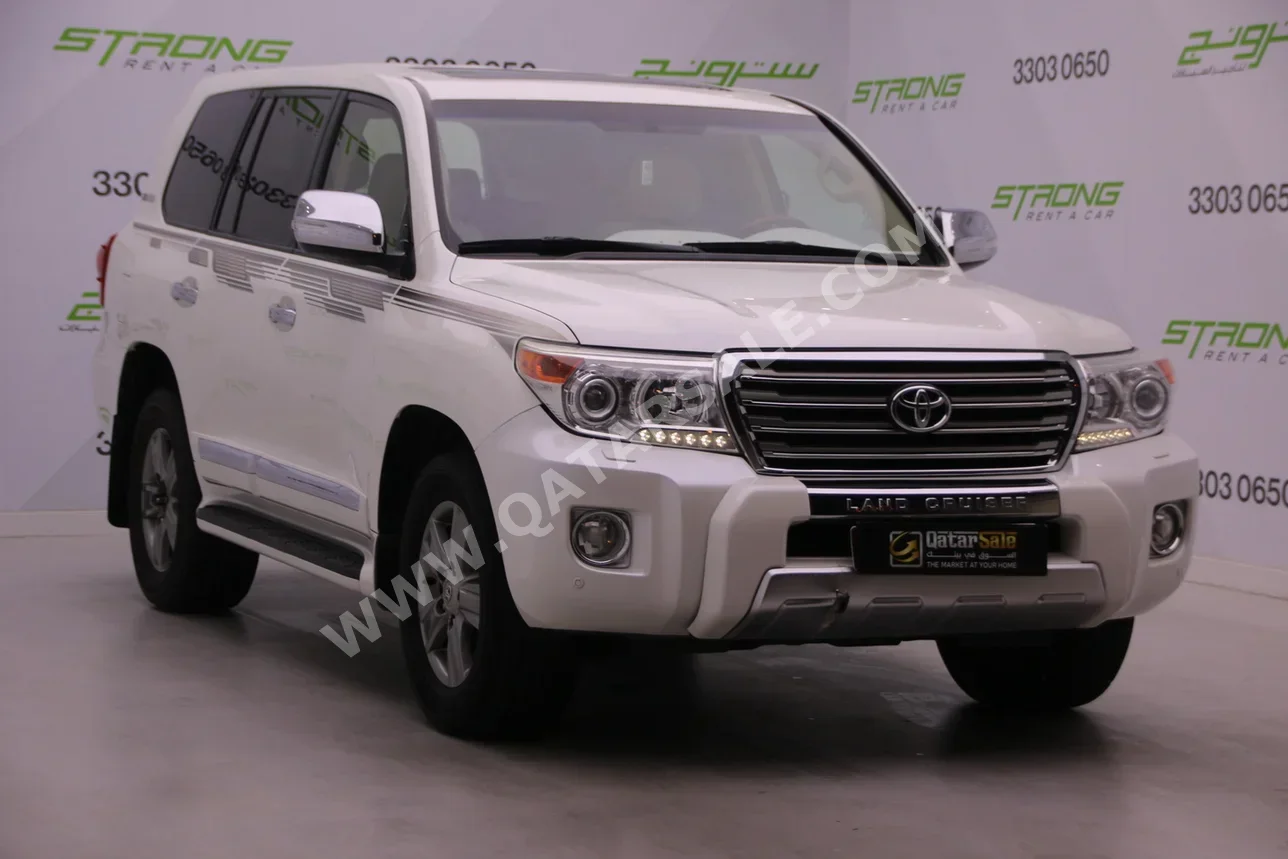 Toyota  Land Cruiser  GXR - Limited  2015  Automatic  244,000 Km  8 Cylinder  Four Wheel Drive (4WD)  SUV  White