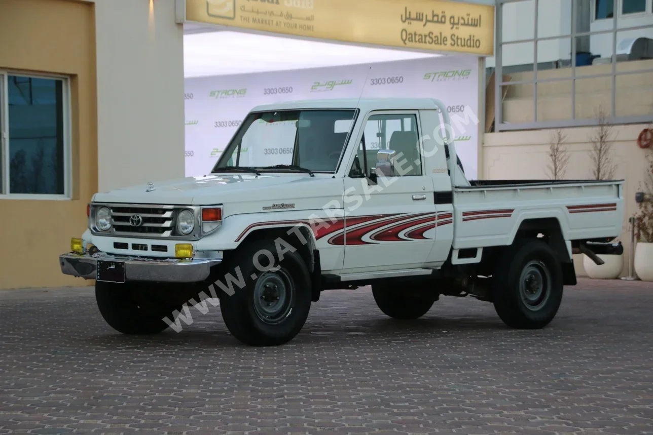 Toyota  Land Cruiser  LX  2006  Manual  270,000 Km  6 Cylinder  Four Wheel Drive (4WD)  Pick Up  White