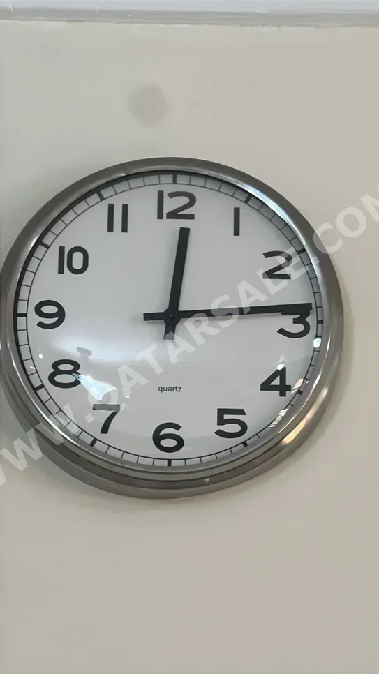 ساعة الحائط  أبيض  2022 \  حركة كوارتز