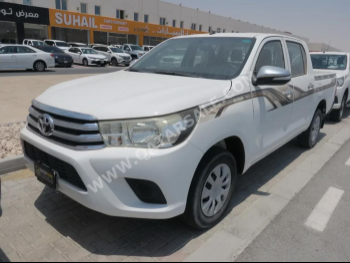 Toyota  Hilux  2017  Manual  197,000 Km  4 Cylinder  Front Wheel Drive (FWD)  Pick Up  White
