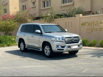 Toyota  Land Cruiser  GXR  2018  Automatic  210,000 Km  8 Cylinder  Four Wheel Drive (4WD)  SUV  Silver