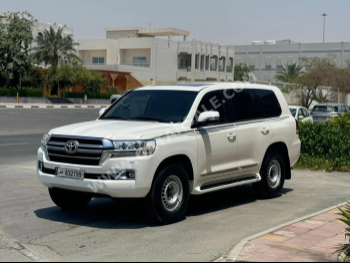 Toyota  Land Cruiser  GXR  2019  Automatic  132,000 Km  6 Cylinder  Four Wheel Drive (4WD)  SUV  White