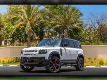 Land Rover  Defender  110 HSE  2022  Automatic  93,000 Km  6 Cylinder  Four Wheel Drive (4WD)  SUV  White and Black  With Warranty