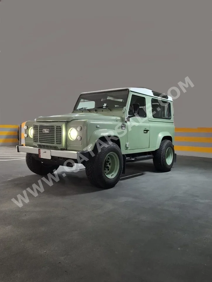Land Rover  Defender  90  2011  Manual  100,000 Km  6 Cylinder  Four Wheel Drive (4WD)  SUV  Green