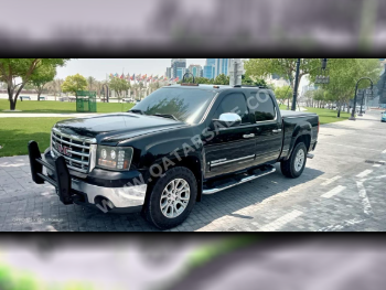 GMC  Sierra  SLE  2008  Automatic  369,000 Km  8 Cylinder  Four Wheel Drive (4WD)  Pick Up  Black