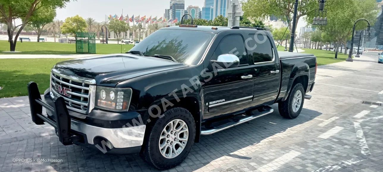 GMC  Sierra  SLE  2008  Automatic  369,000 Km  8 Cylinder  Four Wheel Drive (4WD)  Pick Up  Black