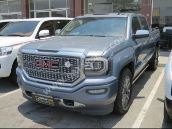GMC  Sierra  Denali  2016  Automatic  128,000 Km  8 Cylinder  Four Wheel Drive (4WD)  Pick Up  Petrol