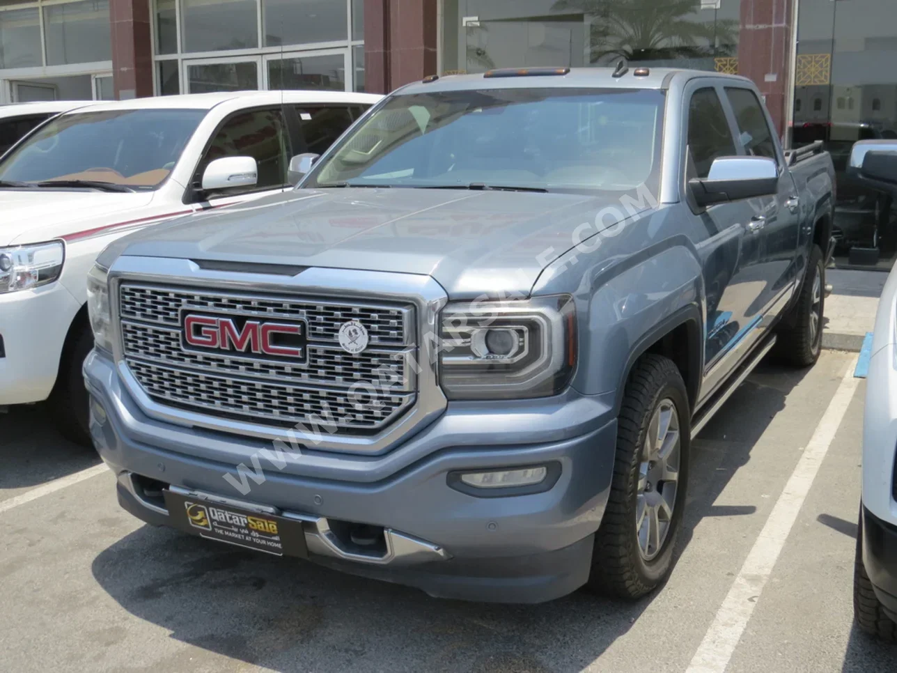 GMC  Sierra  Denali  2016  Automatic  128,000 Km  8 Cylinder  Four Wheel Drive (4WD)  Pick Up  Petrol