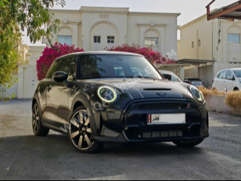 Mini  Cooper  S  2022  Automatic  48,000 Km  3 Cylinder  Front Wheel Drive (FWD)  Hatchback  Black