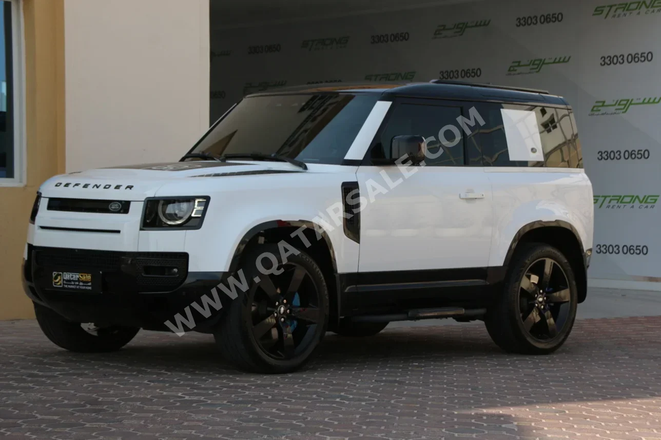 Land Rover  Defender  90 HSE  2022  Automatic  32,000 Km  6 Cylinder  Four Wheel Drive (4WD)  SUV  White  With Warranty