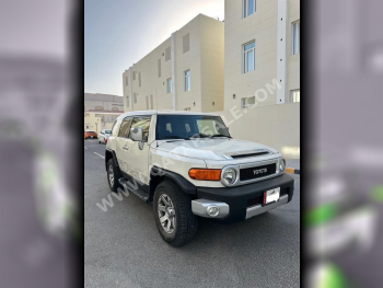 Toyota  FJ Cruiser  2020  Automatic  99,000 Km  6 Cylinder  Four Wheel Drive (4WD)  SUV  White
