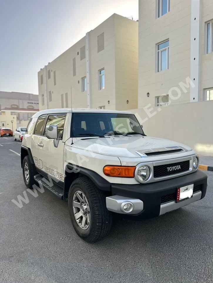 Toyota  FJ Cruiser  2020  Automatic  99,000 Km  6 Cylinder  Four Wheel Drive (4WD)  SUV  White