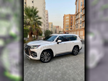 Lexus  LX  600 Luxury  2025  Automatic  7,900 Km  6 Cylinder  Four Wheel Drive (4WD)  SUV  White  With Warranty