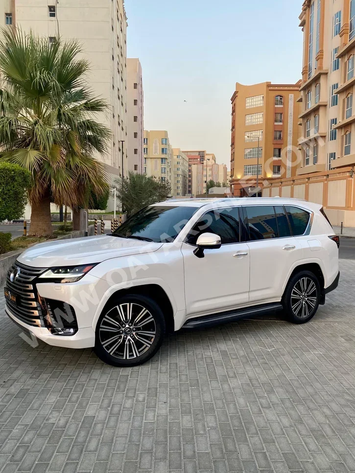 Lexus  LX  600 Luxury  2025  Automatic  7,900 Km  6 Cylinder  Four Wheel Drive (4WD)  SUV  White  With Warranty