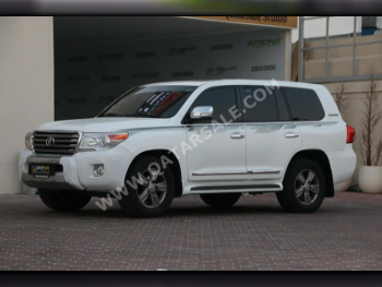 Toyota  Land Cruiser  GXR  2015  Automatic  260,000 Km  8 Cylinder  Four Wheel Drive (4WD)  SUV  White