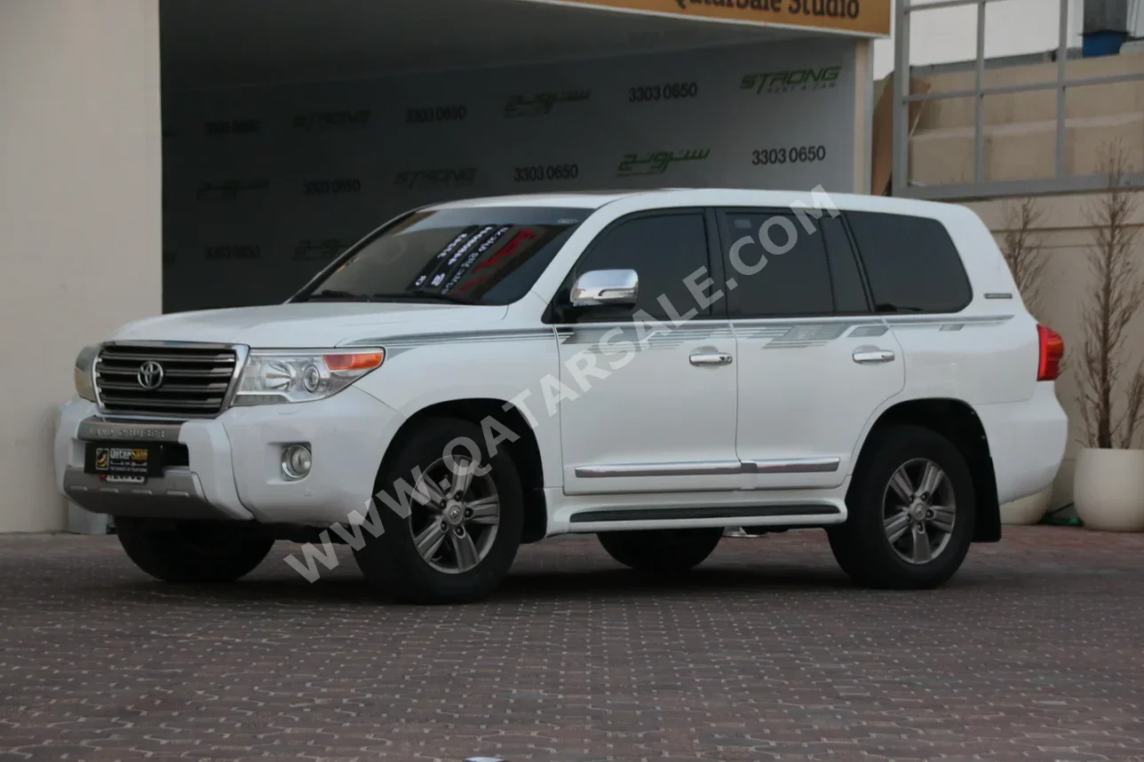 Toyota  Land Cruiser  GXR  2015  Automatic  260,000 Km  8 Cylinder  Four Wheel Drive (4WD)  SUV  White