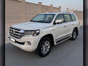 Toyota  Land Cruiser  VXR  2017  Automatic  315,000 Km  8 Cylinder  Four Wheel Drive (4WD)  SUV  White