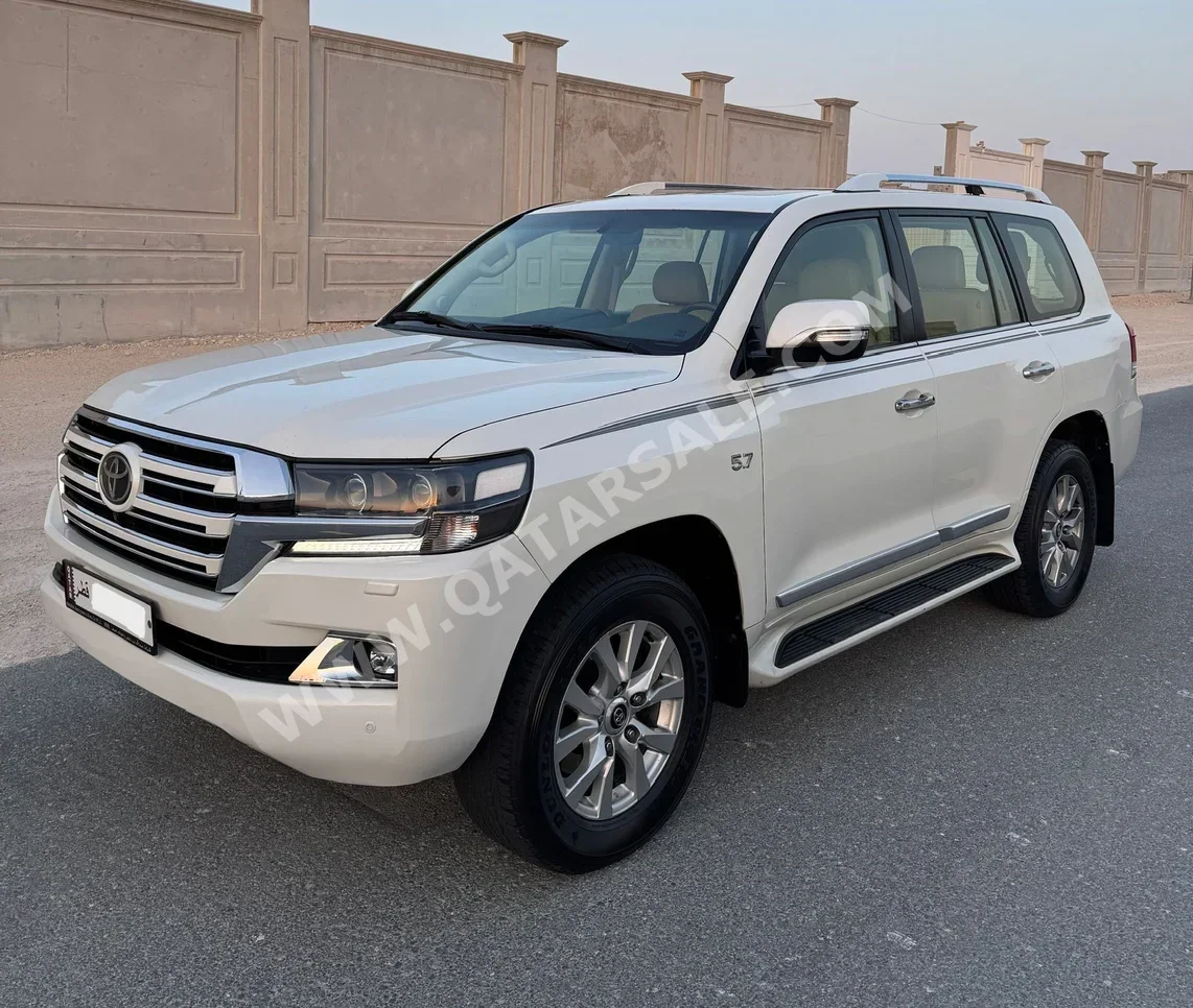 Toyota  Land Cruiser  VXR  2017  Automatic  315,000 Km  8 Cylinder  Four Wheel Drive (4WD)  SUV  White